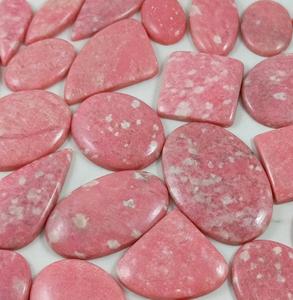 Venta al por mayor de alta calidad Rosa Thulite cabujón de cuarzo natural de cristal de piedras preciosas joyería de tamaño y forma mixta de diseño de venta - Product Image 1