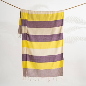 ผ้าขนหนูชายหาดลายทางสีเหลืองและสีม่วง ขนาด 33x66 นิ้ว - Product Image 4