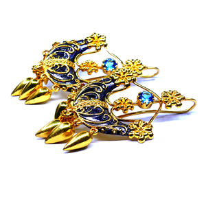 Boucles d'oreilles pendantes classiques et tendance en argent sterling 925 fabriquées en Inde, bijoux de mariage avec topaze bleue et placage or pour femmes - Product Image 3