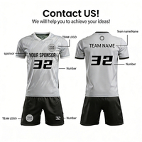 Jersey Sepak Bola Kustom 2026 Musim Baru 100% Poliester Menyerap Keringat Bernapas Cepat Kering Nama Tim Kustom Logo Layanan OEM