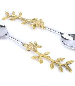 Ensemble de serveurs à salade en métal de qualité supérieure avec motif de fleurs et de feuilles pour restaurant, mariage ou fête - Product Image 5