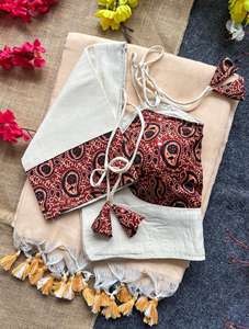 Blousewala Khadi Blusa de algodón Patrón de cuadros vintage Media manga para el mercado mayorista de verano en Hyderabad - Product Image 5