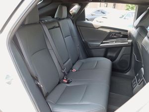 Toyota BZ4X Limited FWD 2024, Sedán Eléctrico, Batería de Litio, Caja de Cambios Automática Individual, Compre 2 y Obtenga Envío Gratis, Directo de Fábrica - Product Image 3