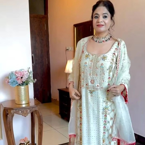 Comprar conjuntos de traje sharara para mujer con pantalones sharara plisados y tops embellecidos Y trajes sharara en 2025 - Product Image 1