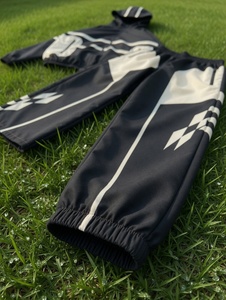 Ensemble de survêtement pour homme de qualité supérieure, tissu doux et respirant, vêtements de sport pour la salle de sport, la course à pied, style décontracté confortable, coupe moderne, coutures durables - Product Image 3