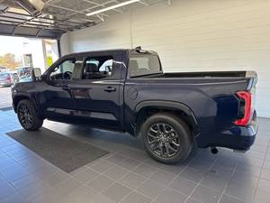 (W&T) PROMOCIÓN Venta de Camioneta Toyota Tundra Platinum 4dr CrewMax 4WD SB 2022 Usada con Caja de 5.5' - COCHE USADO - Product Image 4