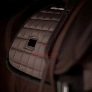 Alfombrilla de sillín ecuestre inglesa elegante, forro suave, estructura transpirable, diseño acolchado duradero, cómodo soporte para caballos - Product Image 2