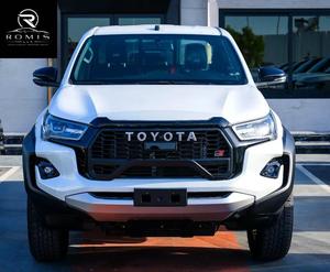 Toyota Hilux GR Sport 4x4 Doble Cabina Blanca 2026, Camioneta con Motor Turbo de Gasolina de 4.0L, Vehículo de Exportación - Product Image 1