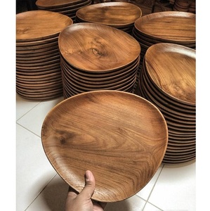 Plato de madera de acacia natural plato redondo hecho a mano para servir y decorar utensilios de cocina sostenibles - Product Image 4