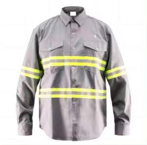 Camisa de soldadura eléctrica Protección certificada contra la soldadura Gama de camisas Ropa de trabajo industrial Esta camisa cuenta con dos bolsillos en el pecho - Product Image 3
