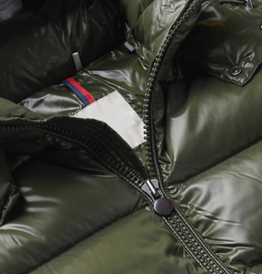 Veste d'hiver pour hommes personnalisée OEM matelassée chaude en duvet rembourré avec col montant et traitement de la capuche enduite - Product Image 6