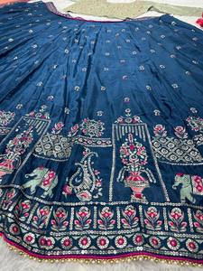 Lehenga Choli de mariée brodé de Chinon lourd le plus vendu avec Dupatta pour mariage et fête de fête Salwar Kameez - Product Image 4