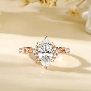 Bague de fiançailles Jeulia Vintage en diamant de laboratoire de taille marquise en argent sterling - Product Image 5