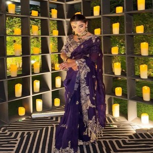 Sari de Seda Rangoli Pura y Suave VASTRA COTTAGE con Bordado de Lentejuelas, Borde Calado y Blusa a Juego con Adornos - Product Image 4