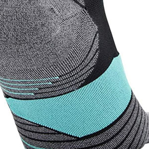 Calcetines deportivos antideslizantes con logotipo personalizado de alta calidad para hombre, calcetines informales impermeables con MOQ bajo hechos en Pakistán - Product Image 5