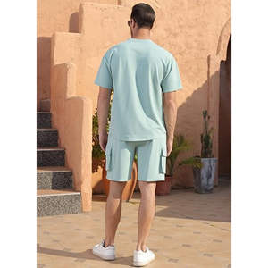 Ensemble de vêtements de fitness légers pour hommes T-shirt d'été respirant et short cargo décontracté conçu pour le confort et le mouvement - Product Image 4