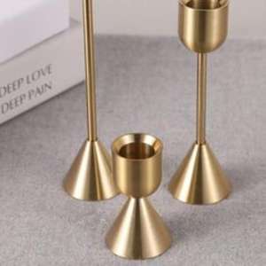 Portavelas de latón único con hermosas tallas artesanales y un pulido dorado perfecto para temas de decoración del hogar y fiestas - Product Image 4