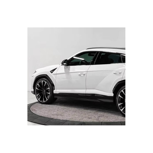 Lamborghini avec des sièges baquets personnalisés inspirés de la course pour une expérience de voiture de sport haut de gamme. - Product Image 1