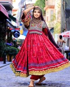 Dernières robes en soie afghanes Kuchi colorées pour femmes Vêtements Pashtune pour occasions spéciales Style indien et pakistanais - Product Image 1