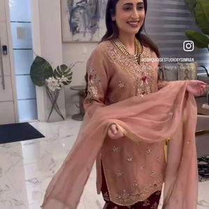 ชุดสีพีช salwar และ dupatta ที่นิยมมากที่สุดพร้อมงานปักและผ้า chinnon สำหรับงานปาร์ตี้และโอกาส - Product Image 1