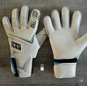 Guantes de Portero de Cuero Premium Personalizables Ajuste Personalizado Venta Al por Mayor Fútbol Latex Grip - Product Image 1