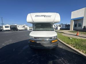 Nouveau camping-car T-h-o-r F-r-e-e-d-o-m E-l-i-t-e 22H-Z-C 2026, meilleure option disponible - Product Image 3