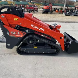 Oferta Especial: Minicargadora de Orugas Kubota SCL1000 de Alta Resistencia y Bajo Costo para Jardinería y Construcción, Aprobada por EPA/CE, Entrega Rápida - Product Image 1