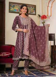 ผ้าเรยอนปักลายสำหรับผู้หญิงผ้าหนาพร้อมกางเกงพิมพ์ลายสำหรับใส่ไปงานปาร์ตี้ - Product Image 2