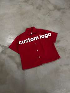 Camisa de Manga Corta con Botones Rojos 100% Algodón Personalizada con Bordado Blanco Personalizado y Logotipo Impreso Camisetas para Hombre - Product Image 4