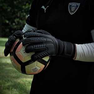 Guantes de portero de fútbol profesional al por mayor material de goma de contacto alemán de silicona de látex suave personalizado de alta calidad al aire libre - Product Image 4