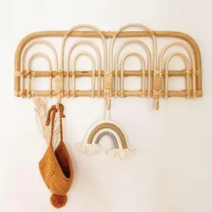 Venta al por mayor adorable arcoíris ratán gancho de pared para niños perchas de tela colgante de pared decoración del hogar para la habitación de los niños y decoración de la guardería - Product Image 1