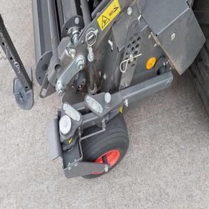 Moissonneuse-batteuse Claas Variant 585 RC 2024 pour céréales et maïs avec moteur pour la récolte du blé, du riz, des arachides, des pommes de terre et des olives - Product Image 1