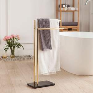 Porte-serviettes en laiton sur pied, conçu pour un accès facile aux serviettes et une apparence de salle de bain organisée - Product Image 6
