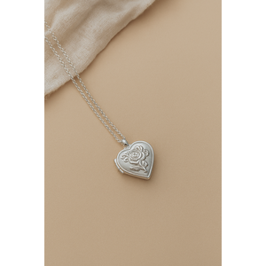 Collar con Medallón de Corazón Floral de Acero Inoxidable Chapado en Oro con Diamante y Perla - Product Image 5