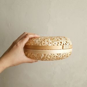 Boîtes rondes en bambou pour emballage de barre de chocolat boîte de rangement naturelle tissée à la main à bas prix - Product Image 3