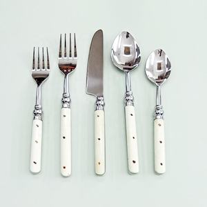 Juego de Cubiertos de Acero Inoxidable Forjado con Mango de Hueso Natural, Pulido a Mano con Acabado Plateado Brillante - Product Image 3