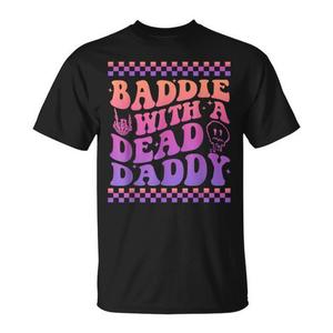 T-shirt promozionale Dead Dad Club Baddie con stampa 'Baddie with a Dead Daddy' - Product Image 1