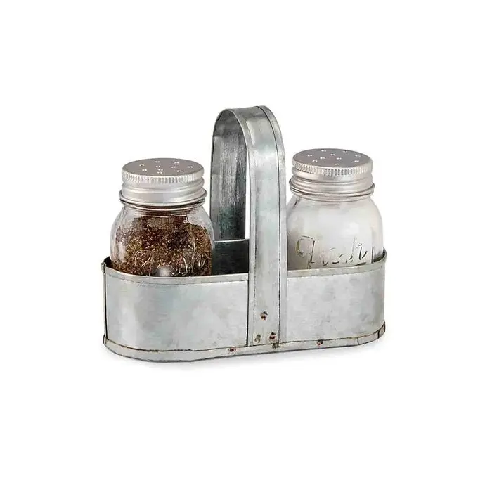 現代の家庭で通常使用されるガラスと亜鉛メッキ金属にセットされた2023年の新鮮な瓶の塩とコショウのキャディ