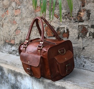 12 Mochila de viaje de cuero genuino con logotipo personalizado Vintage Weekender Gym Mochila de noche con cubos de embalaje - Product Image 4