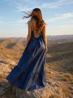 Robe longue d'été ample et confortable en coton naturel écologique, bleu marine uni, dos nu, bretelles ajustables, ourlet à volants, poches