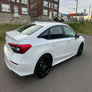 Voiture Honda Civic 2022 en parfait état - Product Image 3