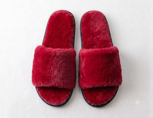 Pantoufles d'hôtel en fourrure pour hommes et femmes, logo personnalisé, multicolores, faites à la main, confortables, pantoufles d'intérieur, bordure en PU, tendance, toutes saisons - Product Image 1