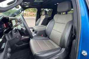 CAMIONETA CHEVROLET SILVERADO USADA CON BAJO KILOMETRAJE - Product Image 2