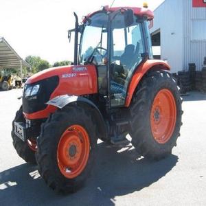 Tractor Kubota de diseño versátil y duradero con estructura compacta para múltiples usos agrícolas y de granja. - Product Image 5