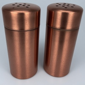 Molino de sal y pimienta de latón de primera calidad con acabado de espejo liso Trabajo artesanal que ofrece acento decorativo para interiores de comedor - Product Image 2