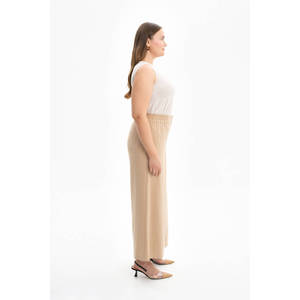 Pantalones de Crepé Holgados de Cintura Alta Elástica en Color Beige para Mujer, Casuales de Otoño - Product Image 3