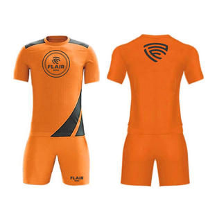 Conjuntos de uniformes de camiseta de fútbol de la mejor calidad OEM, diseño personalizado, transpirable y cómodo, para jóvenes jugadores masculinos, camiseta de fútbol - Product Image 6