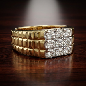 Bague Chevalière Homme en Or Jaune Massif 18 carats avec Diamants Naturels Véritables, Bande Massif à Trois Rangs Pavés, Bijou de Luxe Raffiné - Product Image 1