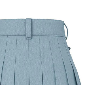 Kilt utilitaire en denim bleu ciel, finition délavée, double bretelles et boucles, léger, sur mesure - Product Image 4