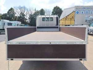 รถเก๋งมือสองปี 2024 ขับเคลื่อนสี่ล้อ เบาะหนัง ภายในสีเข้ม หลังคาซันรูฟแบบพาโนรามา เกียร์อัตโนมัติ สภาพดี ไมล์น้อย เครื่องยนต์ 6.1-8 ลิตร ยูโร 4 - Product Image 4